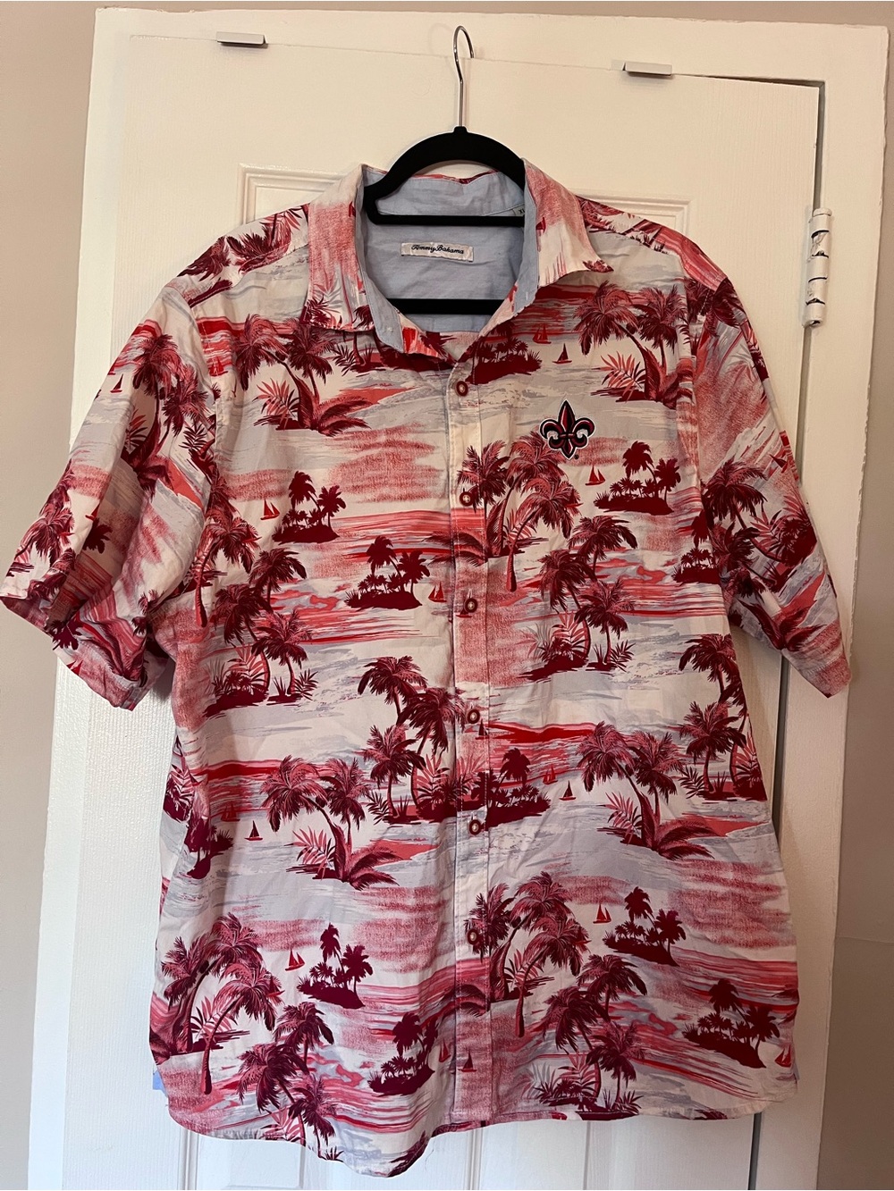 Tommy Bahama Men’s Red Ragin Cajuns UL Short-Sleeve Hawaii Shirt